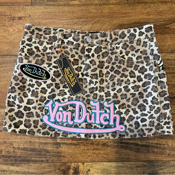 VON DUTCH Women’s Leopard Patch Mini Skirt Size 29 NWT - Picture 1 of 6